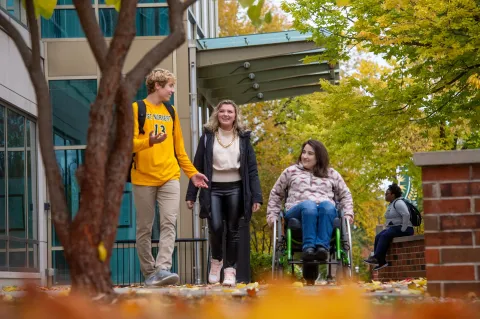 SNC students catch up outside the Mulva Library