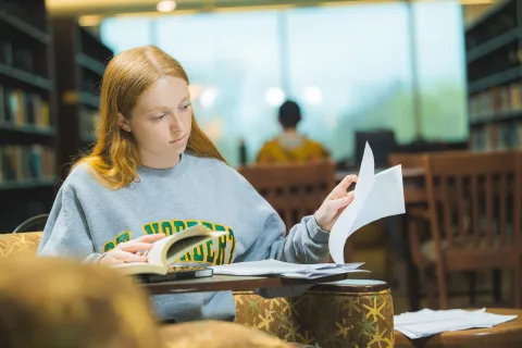 SNC student studying in Mulva library