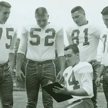 Athletes of the ’60s Huddle to Reminisce