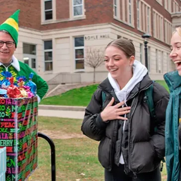 If Santa’s Stand-Ins Look Familiar …