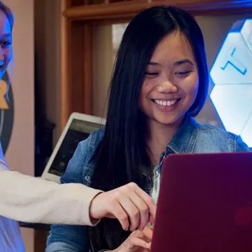 New ‘Tech Bar’ Works to Boost Students’ Digital Know-How