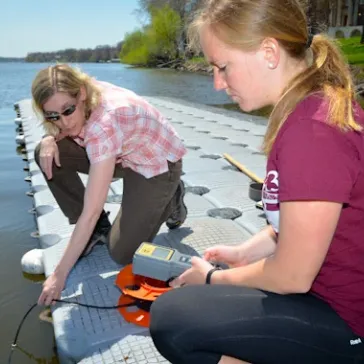 Research Team Focuses on Invertebrate Species Diversity in the Fox River